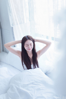 尤物小知青被糙汉扣在怀的娇宠